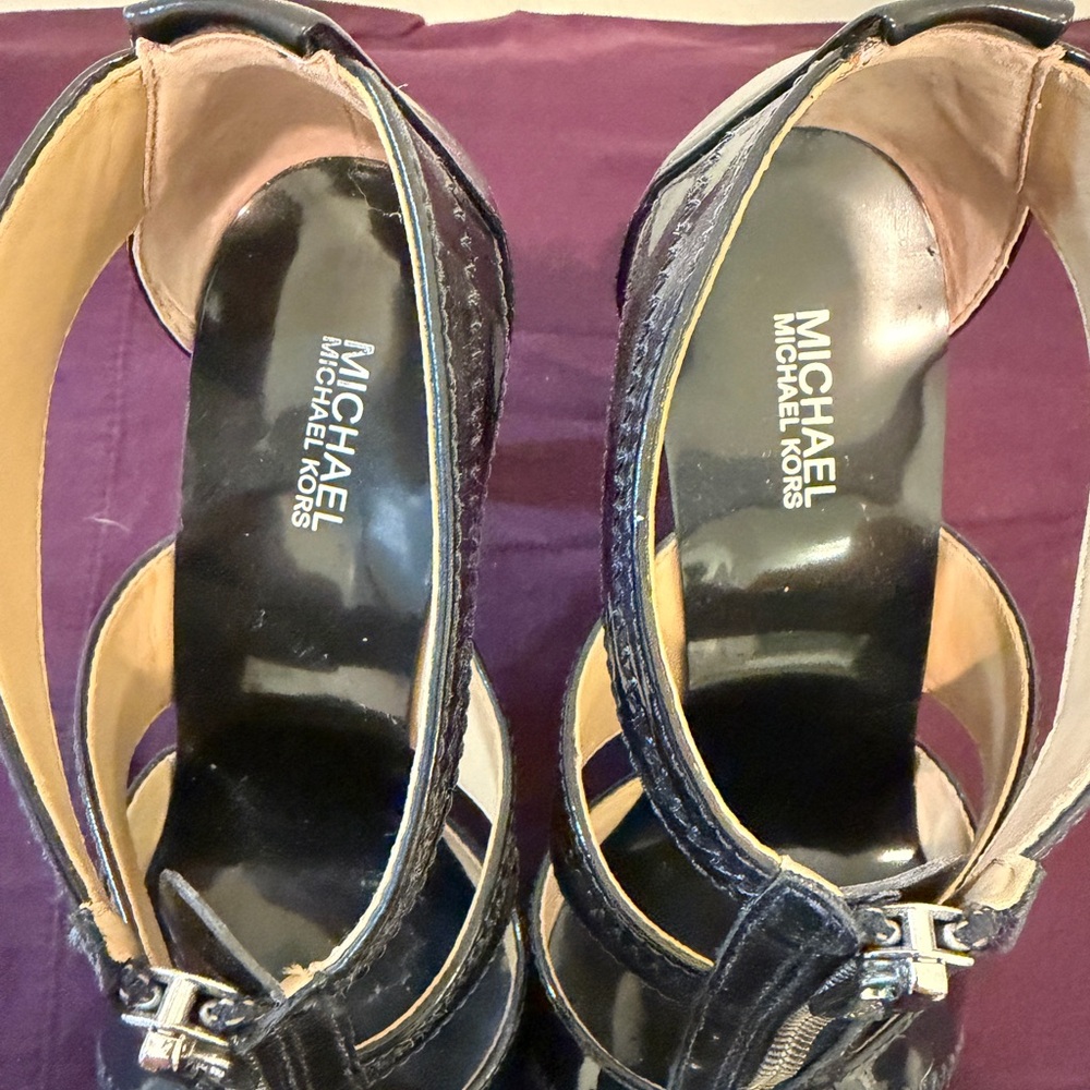 Michael Kors Navy Patent Leather Zip-Front Women's Heels - Size 7 - Picture 7 of 8
